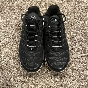 Black Womens Athletic Shoes